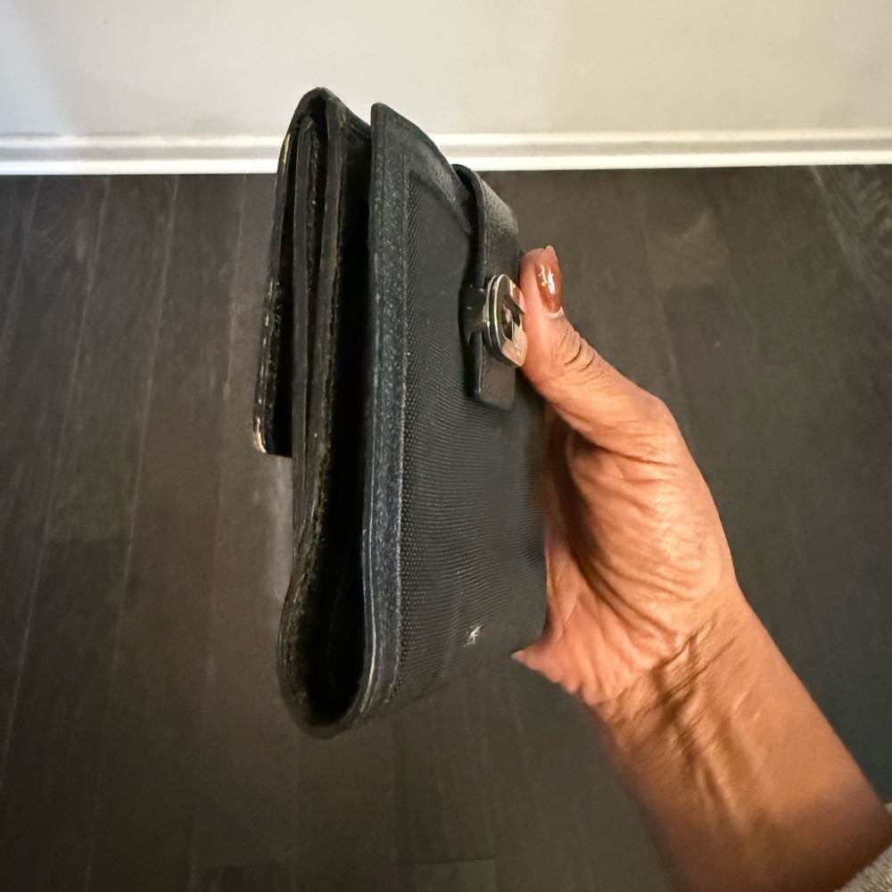 Gucci Black Wallet with Silver Accent - Picture 4 of 10